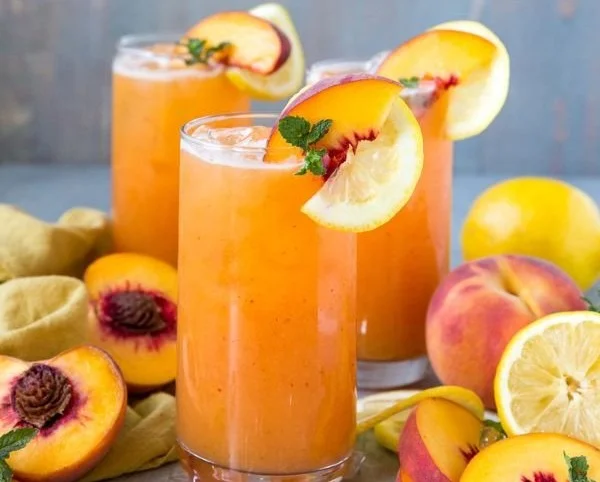 Frischer Pfirsichlimonade
